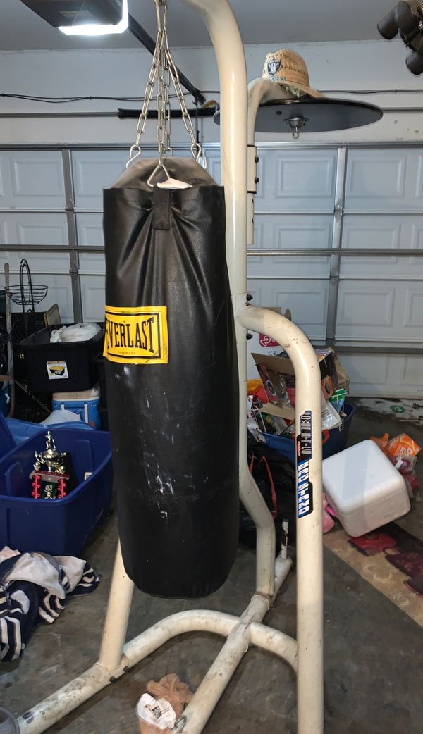 Everlast punching bag with bag stand for Sale in Fontana, CA OfferUp