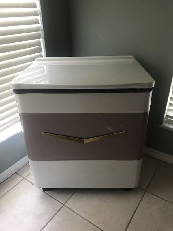 Vintage chest freezer for Sale in Vero Beach, FL OfferUp