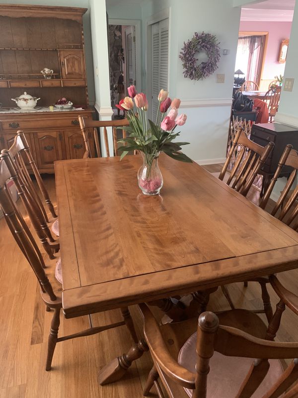 Cushman maple table with six chairs two pull out leafs and hutch $1500