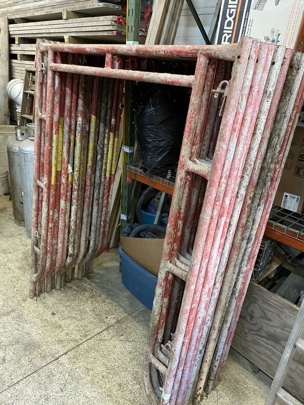 Waco heavy duty 6‘6“ walk through scaffold frames for Sale in Long