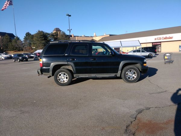 04 Chevy Tahoe Z71 for Sale in Milwaukee, WI - OfferUp