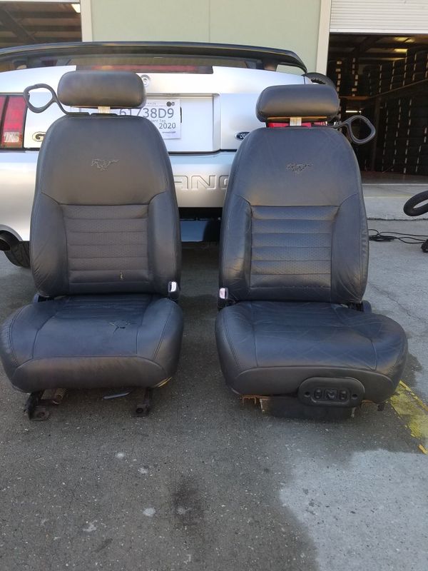 2001 Ford Mustang GT Front seats on good shape and working conditions