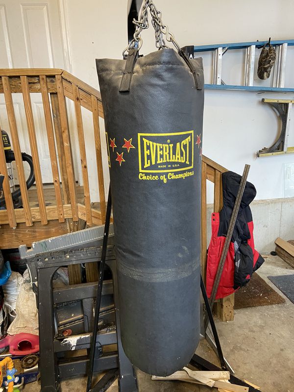 Everlast punching bag with stand for Sale in Georgetown, IN - OfferUp