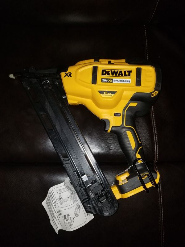 Brand New DeWalt 20 volt gun finish nail 15 ga brushless tool only for