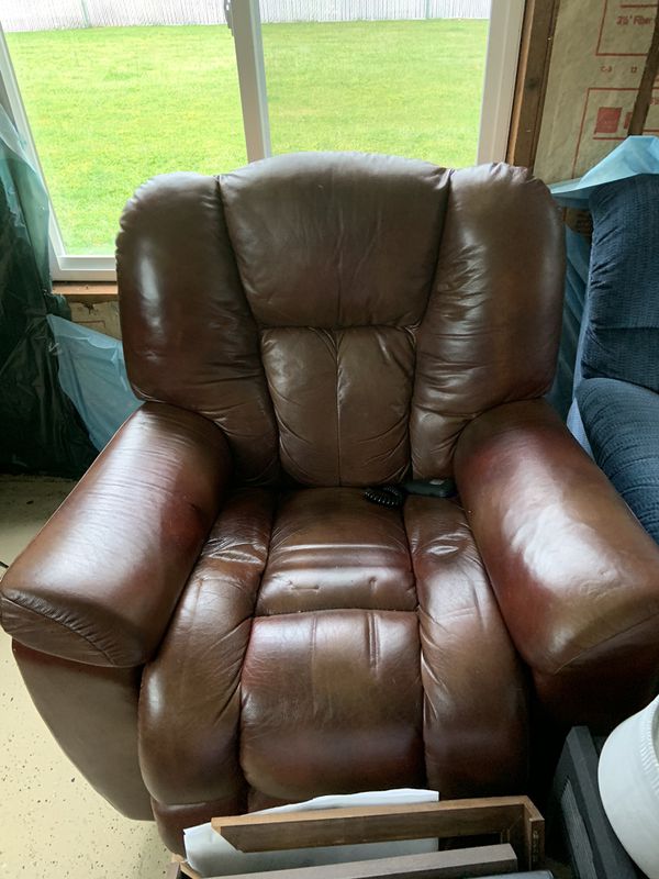 Lazy boy Brown leather power recliner. for Sale in Lacey, WA - OfferUp