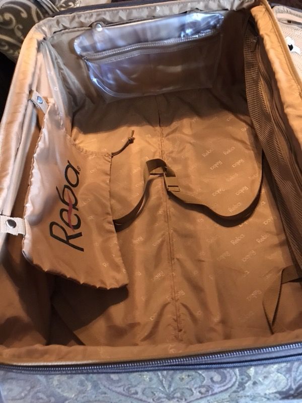 Beautiful designer Reba McEntire luggage for Sale in Miami Gardens, FL