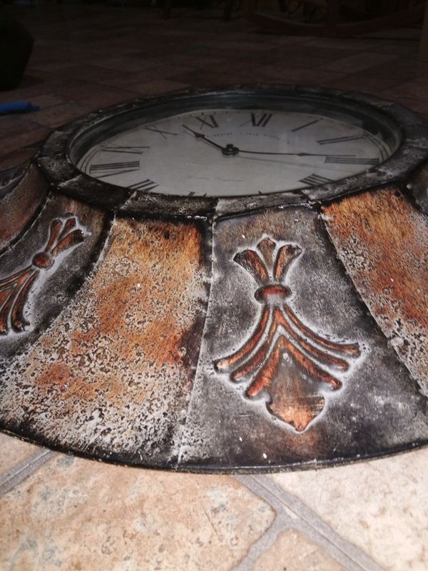 24" Edinburgh Clock Works Co London England, Metal Edges for Sale in