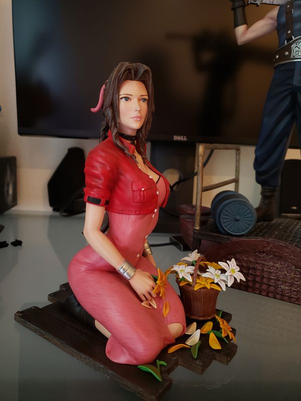 ff7 remake statues