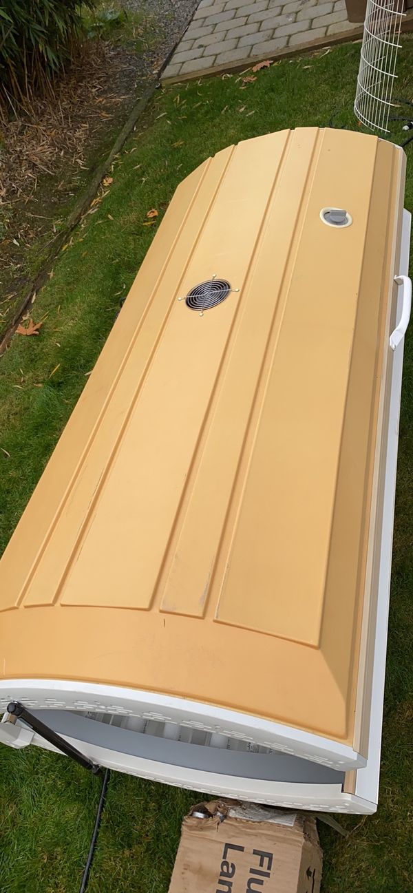 Sunquest Pro 16 S tanning bed w/ extra set of bulbs for Sale in Ruston
