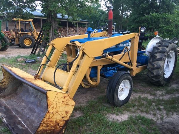 Ford 4000 tractor with front end loader. for Sale in Hockley, TX - OfferUp