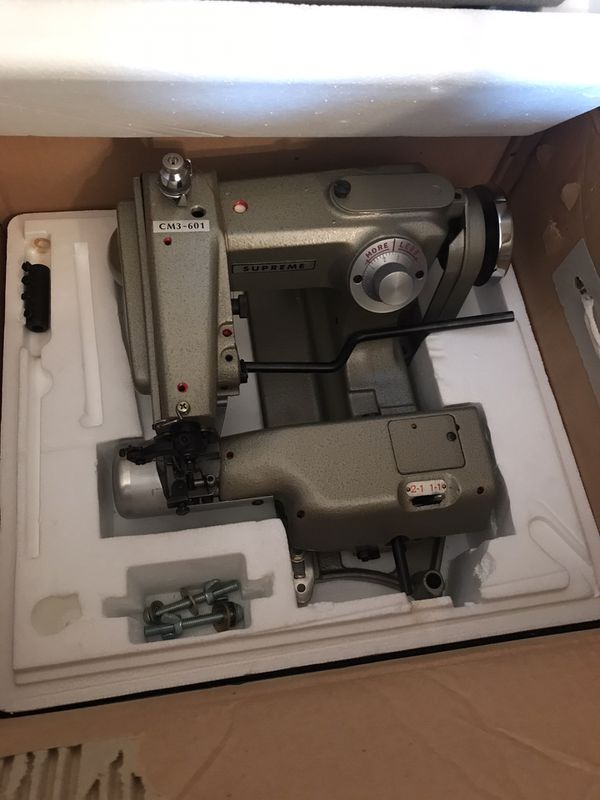 Singer supreme sewing machine with table for Sale in Tamarac, FL OfferUp