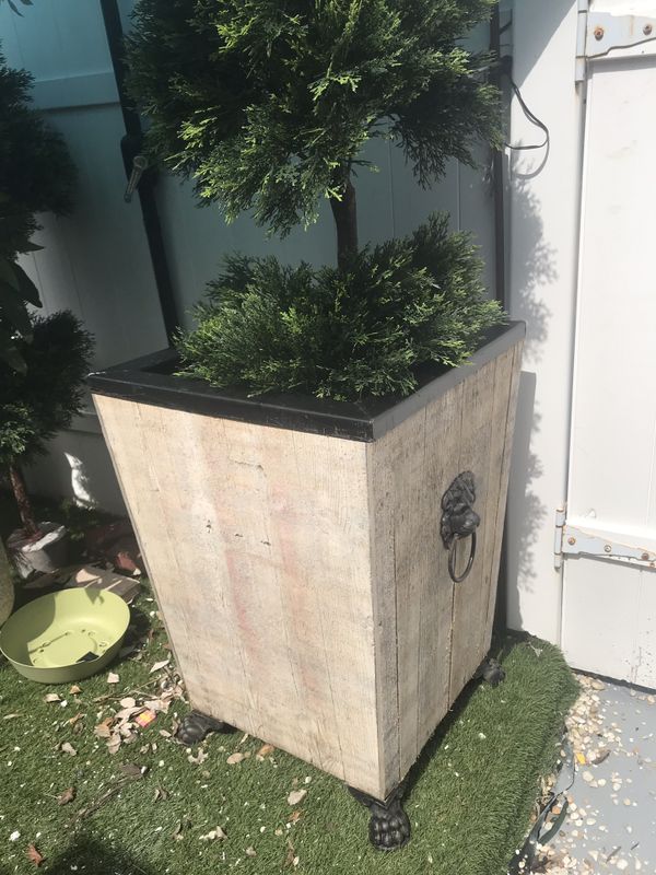 Rh restoration hardware LEO SALVAGED WOOD & METAL PLANTERS pair large