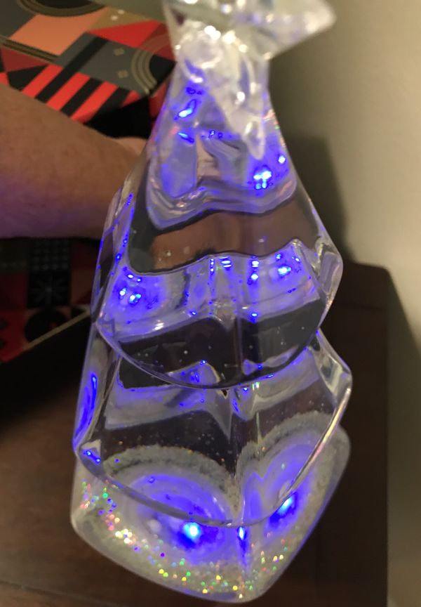 FAO SCHWARZ LIGHT UP COLOR CHANGING WATER SPINNER CHRISTMAS TREE. for Sale in West Palm Beach 
