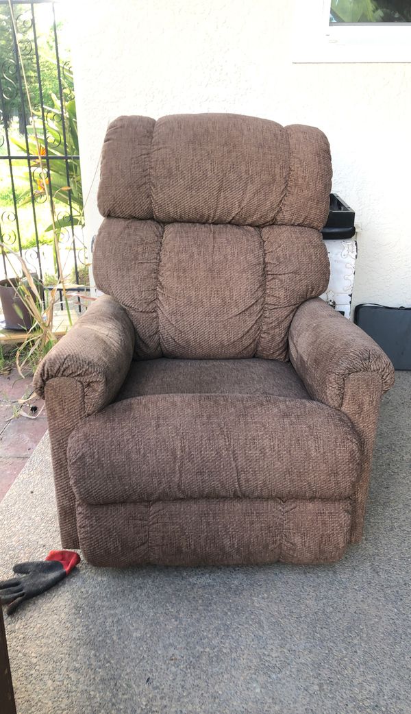 Lazy boy full electric recliner for Sale in Rio Linda, CA - OfferUp