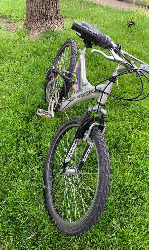 Aluminum vertical bike PK7 menâs for Sale in Hoffman Estates, IL - OfferUp