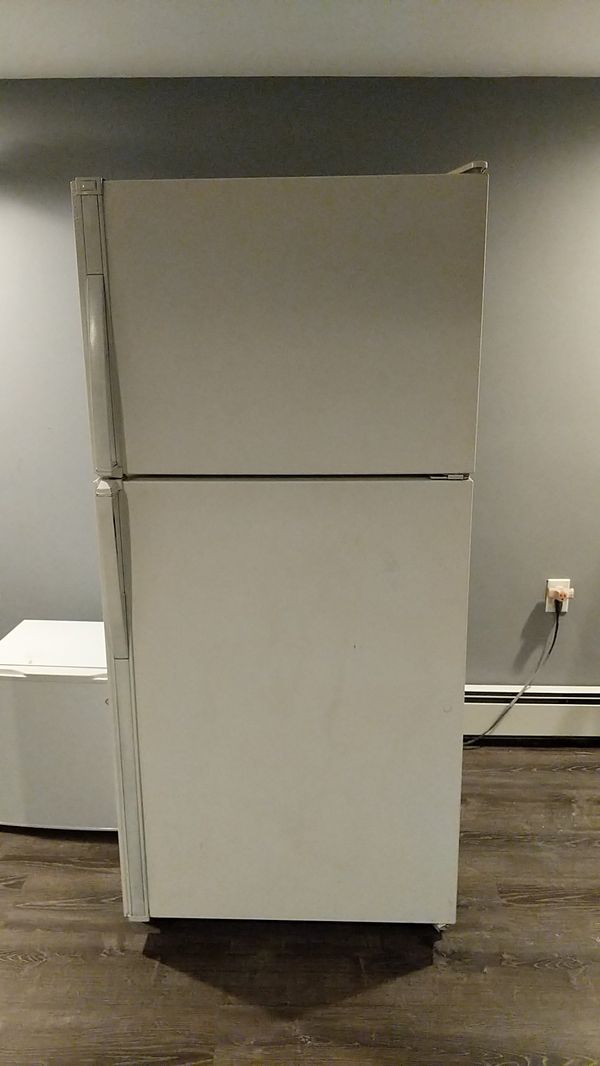 old-kenmore-refrigerator-free-for-sale-in-plainville-ma-offerup