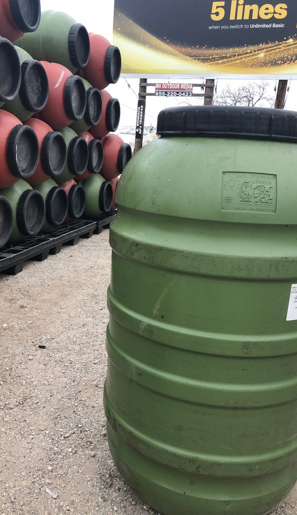 55 gallon plastic drums with screw lid for Sale in San Antonio, TX