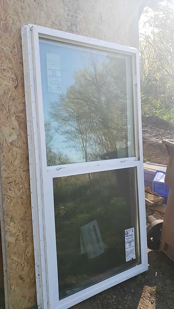 2 Double hung Pella white vinyl 3x6 windows w/screens for Sale in WA OfferUp