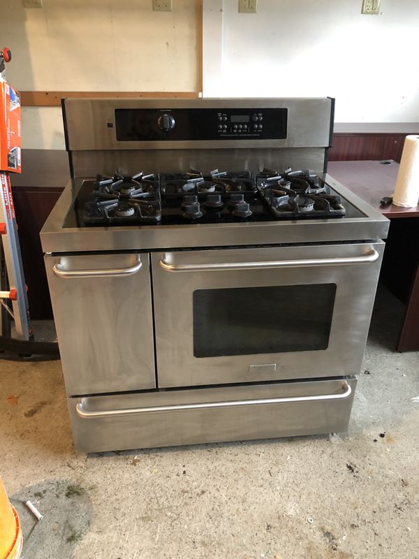Frigidaire 5 burner gas/electric stove with warmer for Sale in Olympia