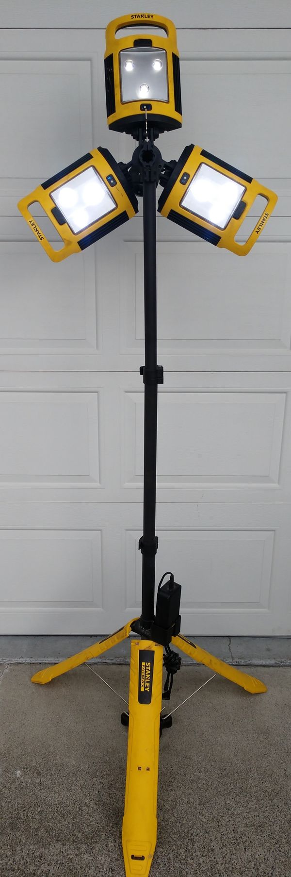 ULTIMATE TRIPOD PORTABLE LED WORKLIGHT Stanley Fat Max Three Module