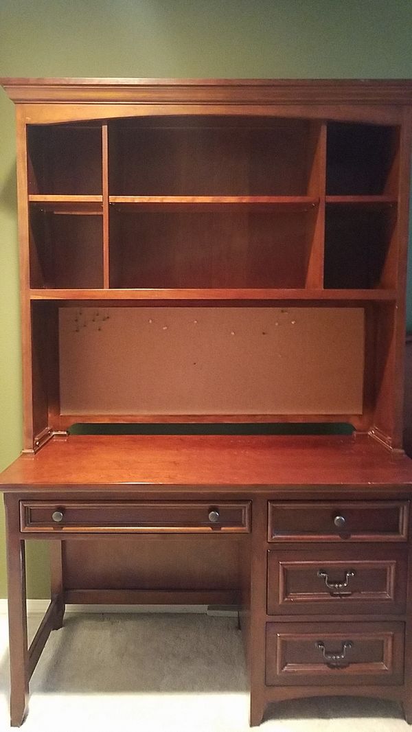 Student child wood desk with hutch and cork board for Sale in Renton, WA OfferUp