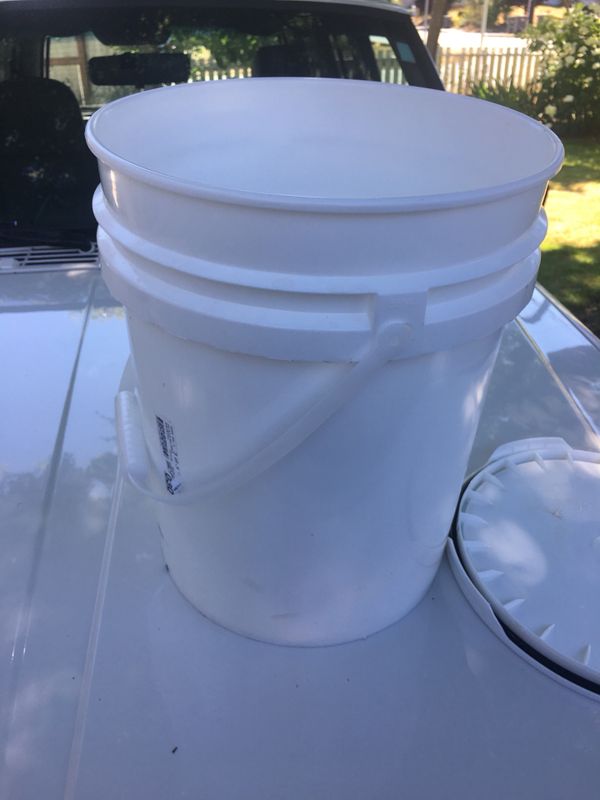 New food grade 5 gal buckets w/seal lid for Sale in Everett, WA OfferUp