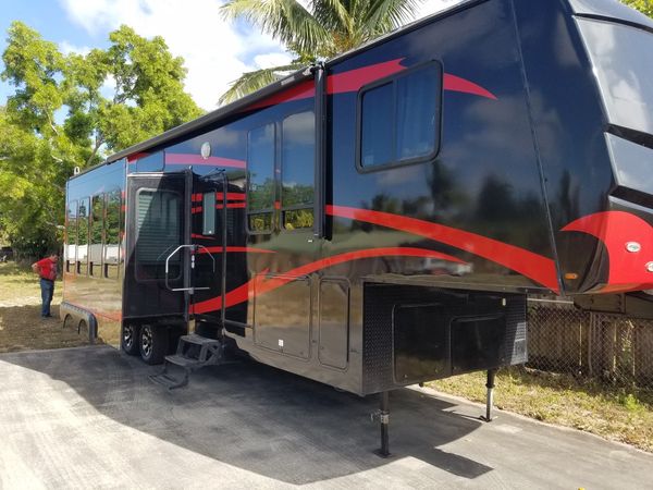 40 ft toy hauler travel trailer