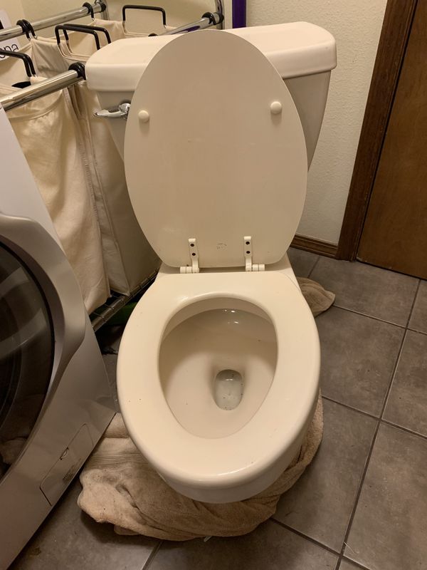 Toilet bowl American Standard 6.0 lpf/1.6 gpf beige for Sale in