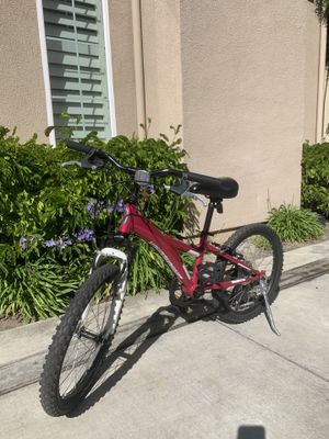 DIAMONDBACK Tess 20 Youth Girls 20” Wheel Mountain Bike (Pink) for Sale in Huntington Beach, CA