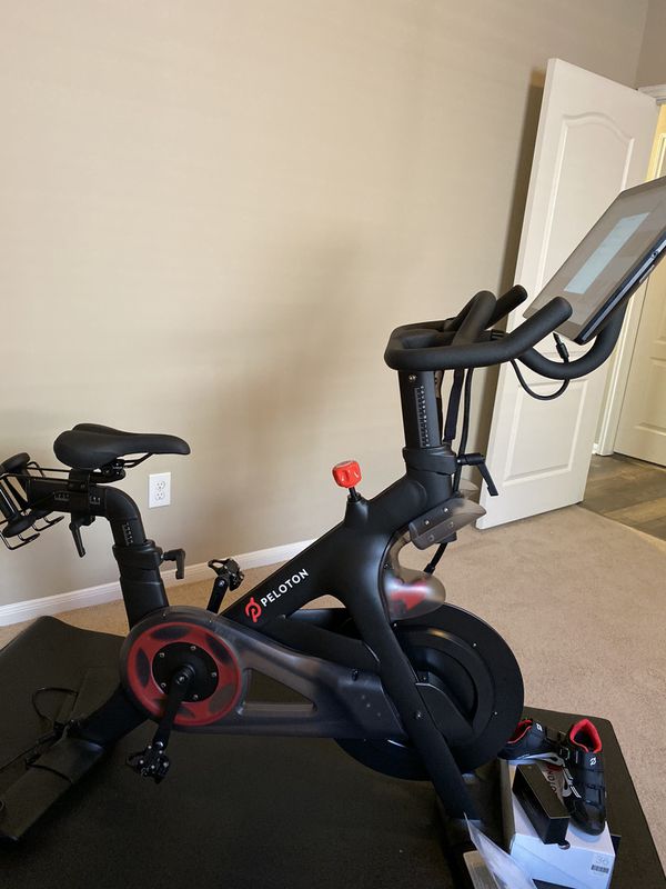 Peloton (Bike & Monitor Only) for Sale in Houston, TX - OfferUp