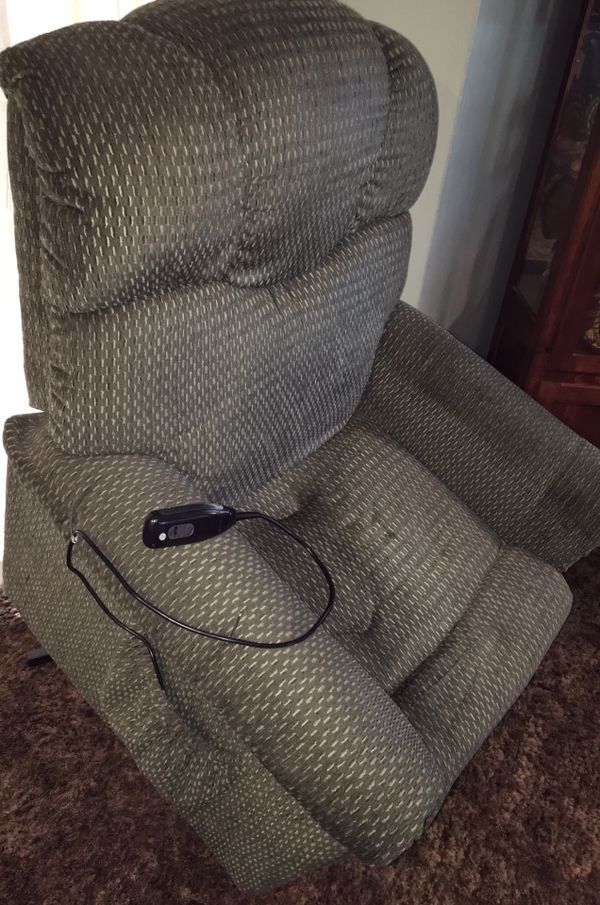 Lazy boy lift chair with heat and massage for Sale in Joint Base LewisMcChord, WA OfferUp